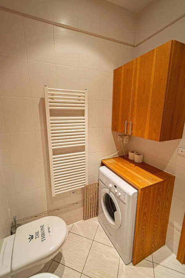 Bright Ruterra Apartment In The Heart Of Praga